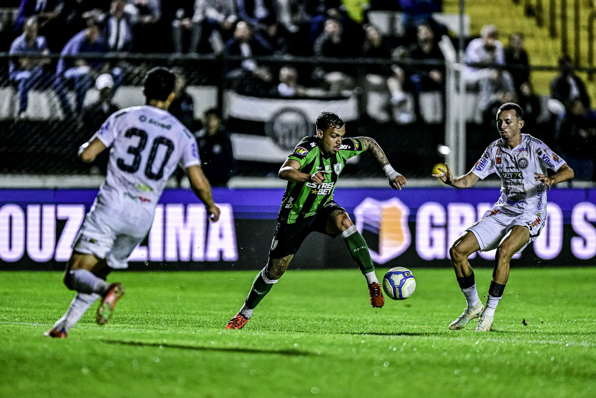América-MG perde do Operário-PR e desperdiça oportunidade de se aproximar do G4 da Série B Imagem ilustrativa para a matéria