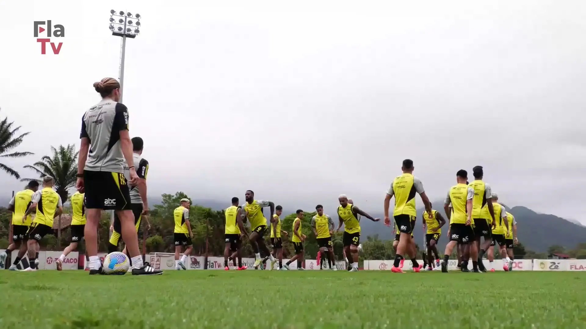 Flamengo aprimora técnica para o clássico contra o Fluminense.