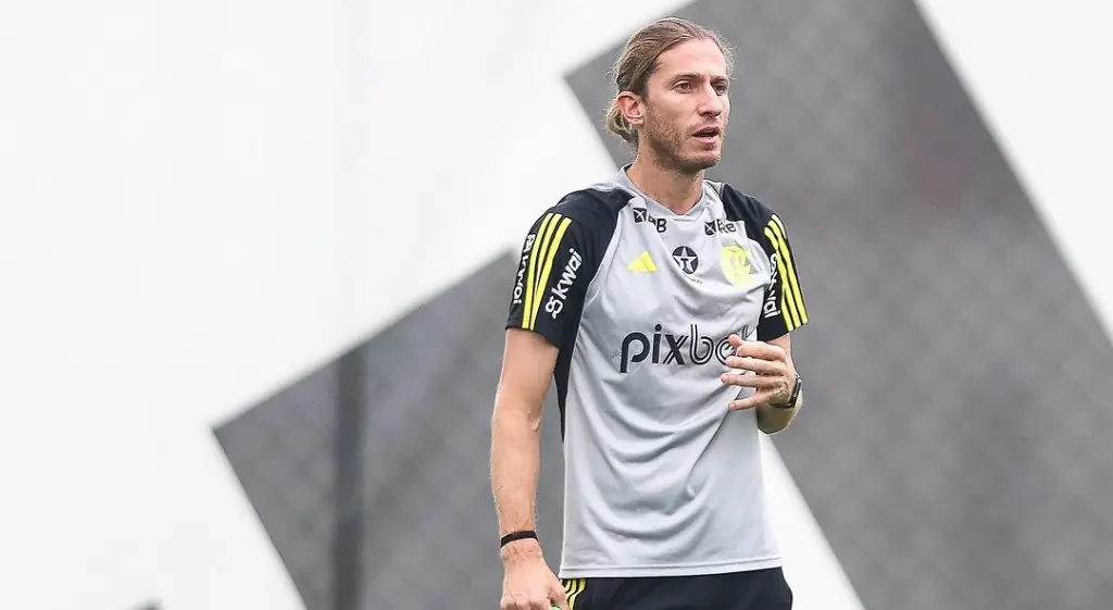 Lembranças positivas de Filipe Luís no primeiro Fla-Flu como técnico.