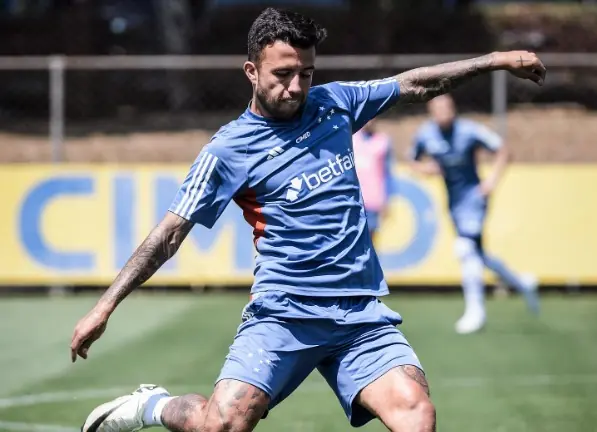 Cruzeiro confirma lesão no quadril de Matheus Henrique após exames