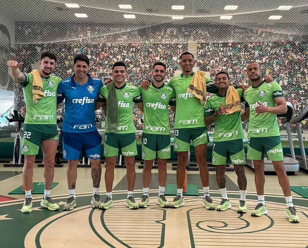 Jogadores do Palmeiras dispensam folga e treinam na Academia de Futebol