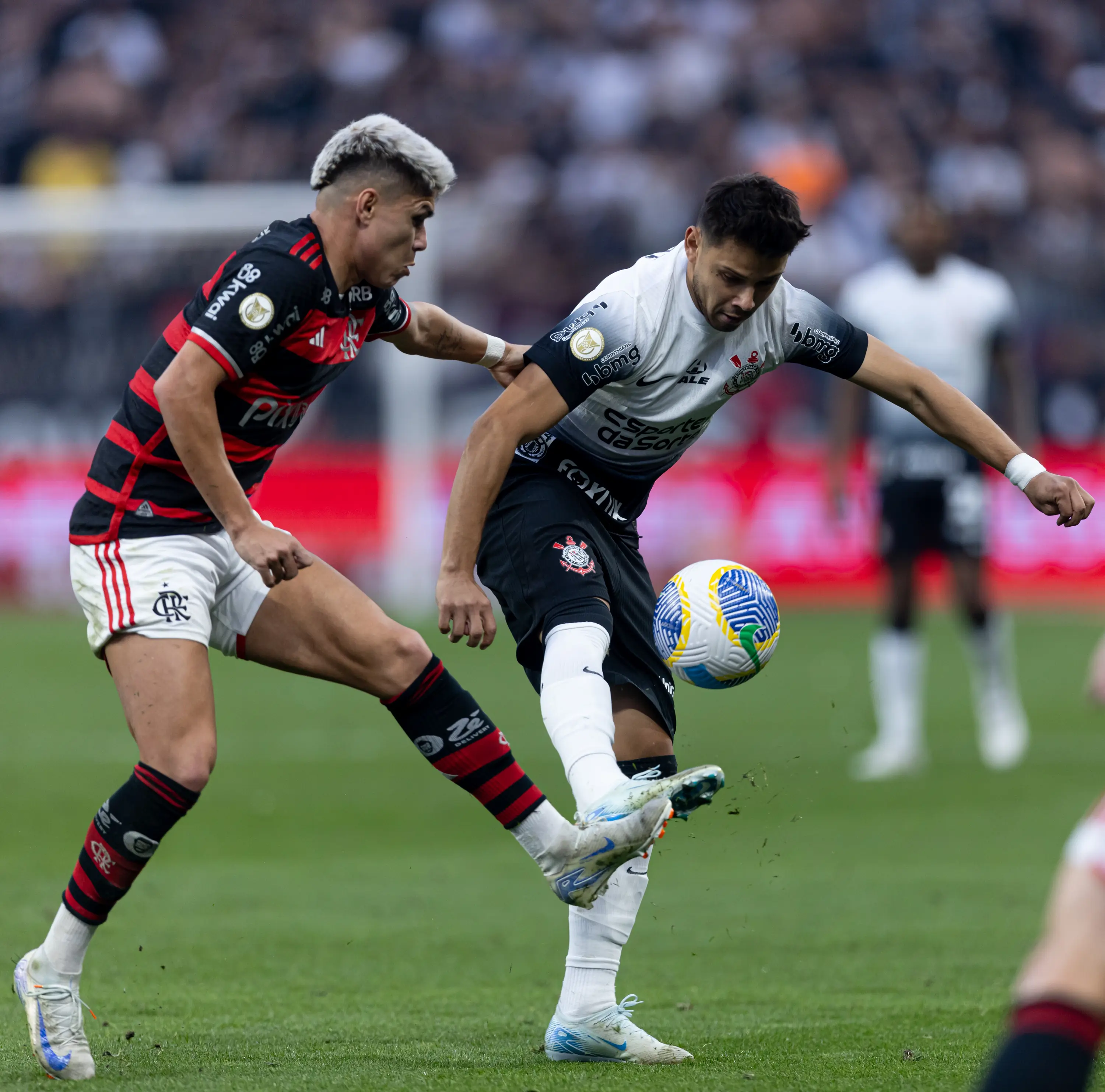 jogo entre Flamengo e Corinthians pela semifinal da Copa do Brasil