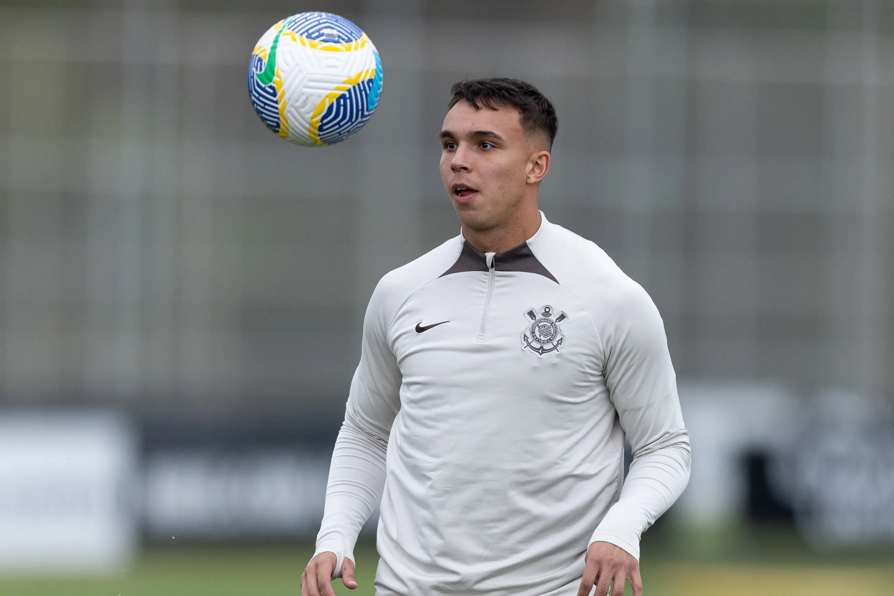 Concorrência aumenta e Giovane perde espaço no Corinthians.