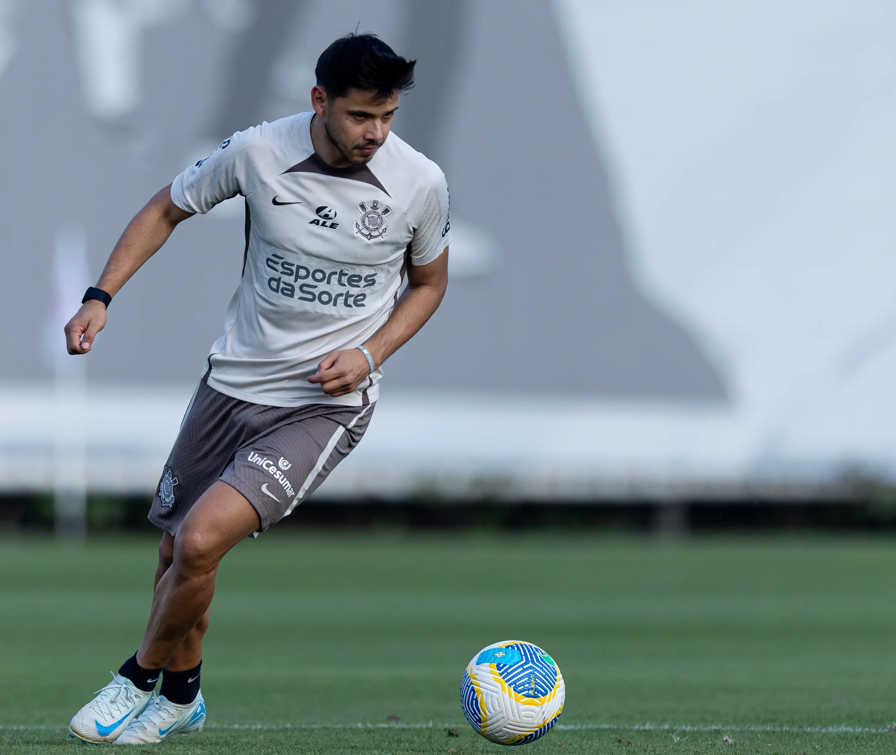 Corinthians finaliza preparação para enfrentar Athletico-PR com Romero; escalação provável.