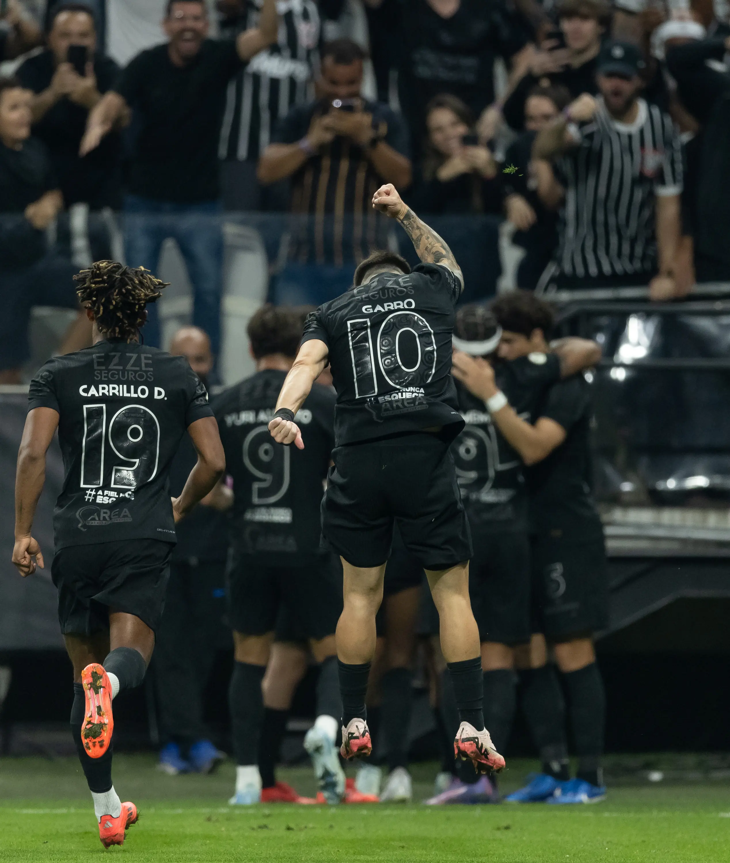 QUEM BRILHOU?? Atuações do Corinthians: destaques na goleada contra o Athletico-PR