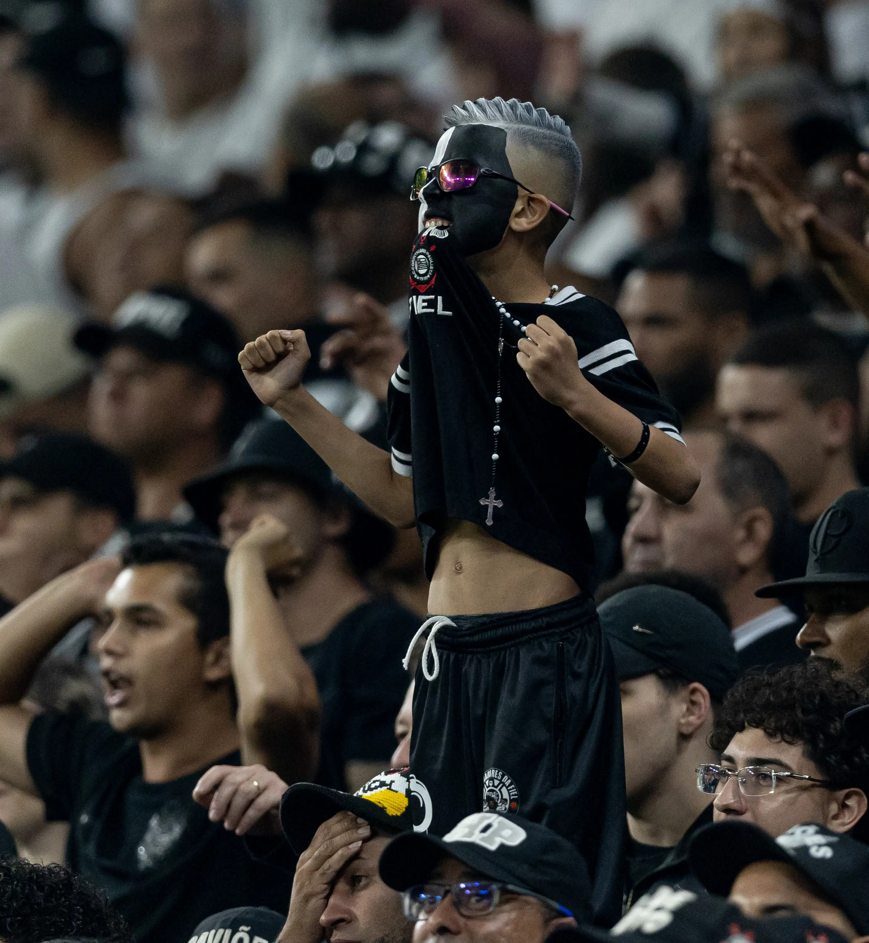 Torcedores do Corinthians projetam jogo contra o Flamengo na Copa do