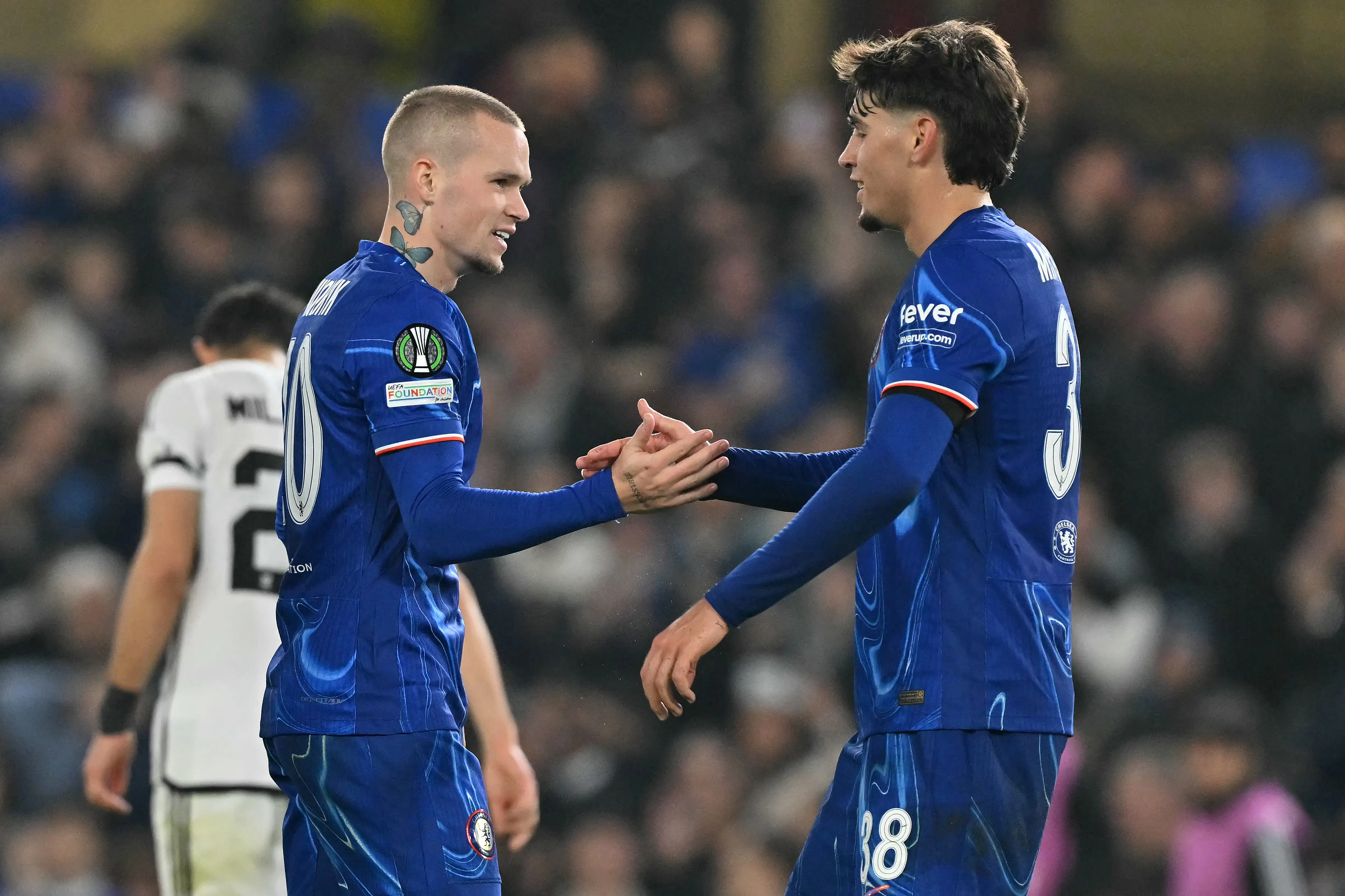 Chelsea atropela time armênio, se mantém 100% e assume a ponta da Conference League Imagem ilustrativa para a matéria