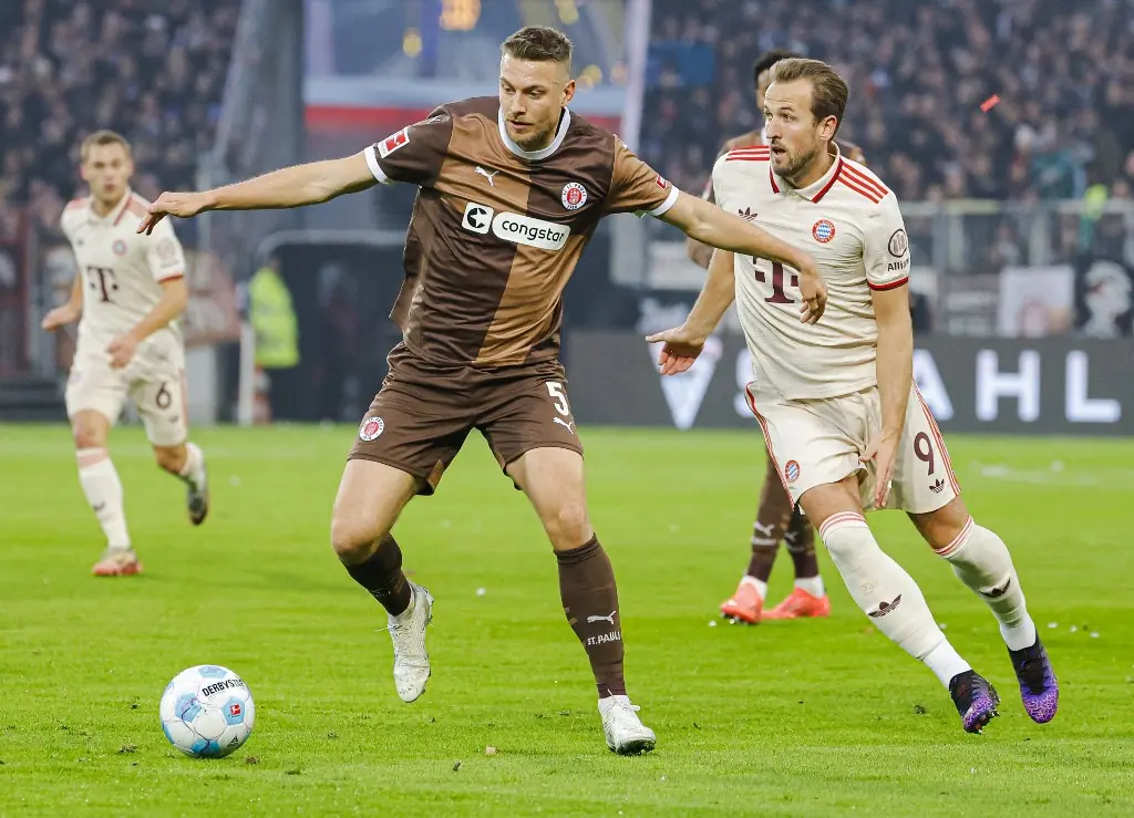 Veja fotos de St. Pauli x Bayern de Munique pelo Campeonato Alemão Imagem ilustrativa para a matéria