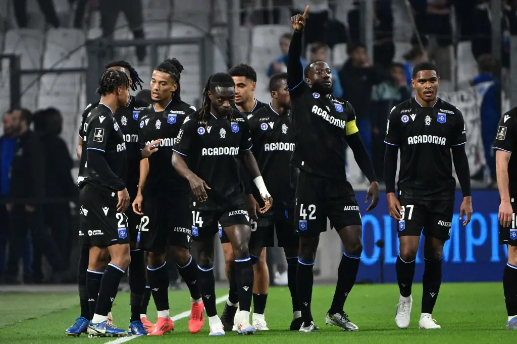 Giro: Olympique de Marseille perde do Auxerre e pode deixar G3 do Francês Imagem ilustrativa para a matéria