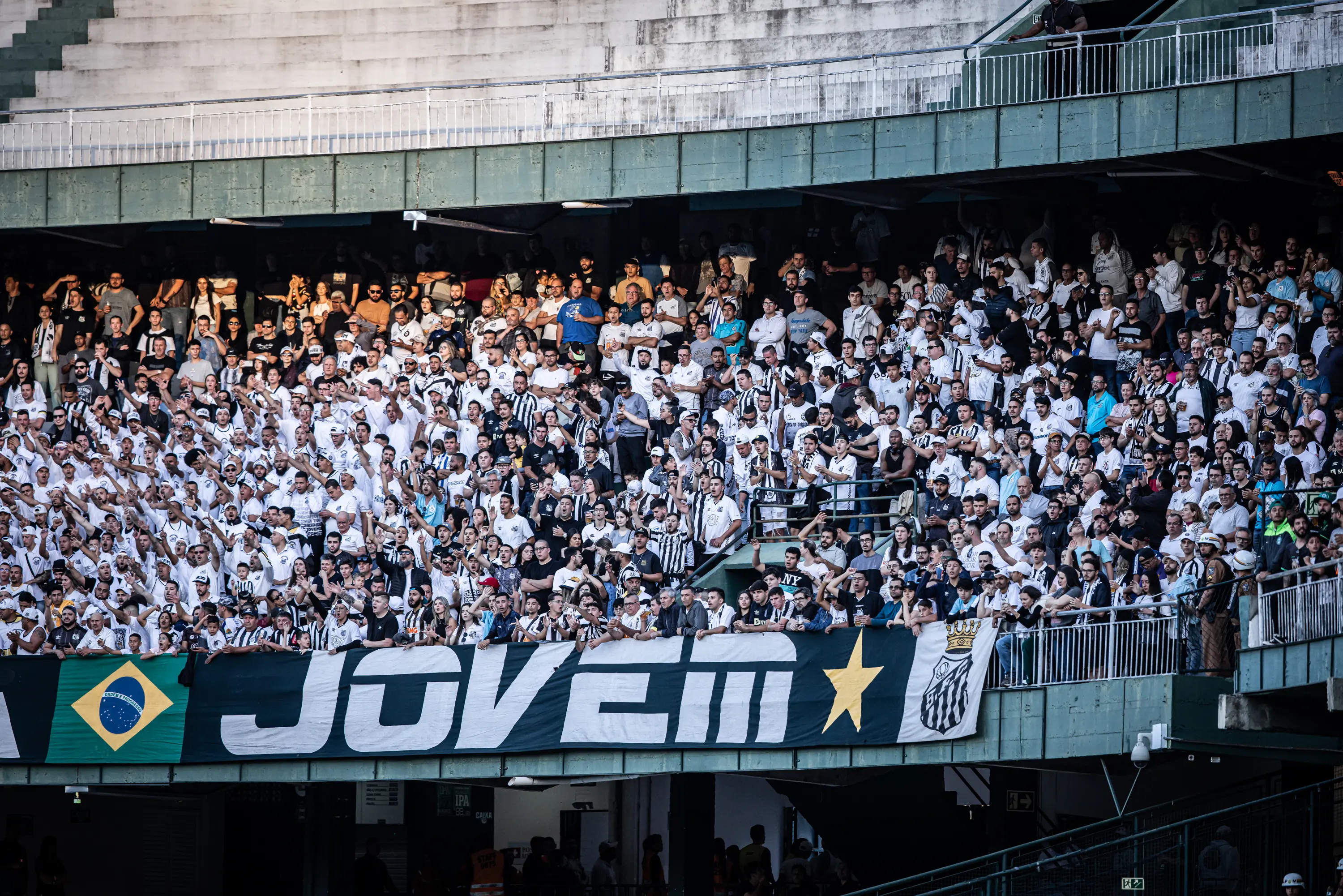 Torcedores do Santos terão que pagar R$ 400 para assistir jogo contra Coritiba no Couto Pereira Imagem ilustrativa para a matéria