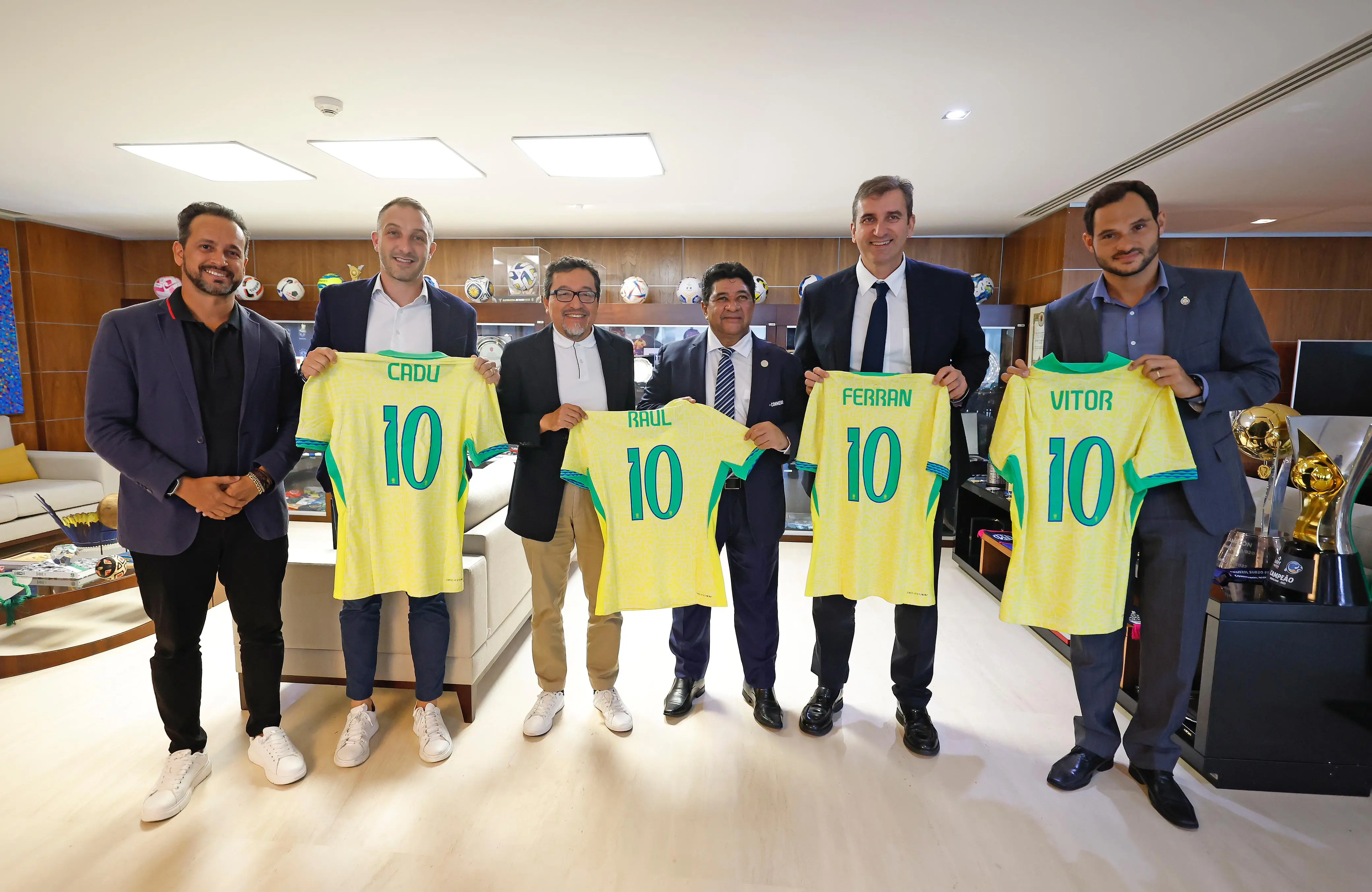 CEO do Grupo City visita sede da CBF e vê “grande chance de crescimento” para o futebol brasileiro Imagem ilustrativa para a matéria
