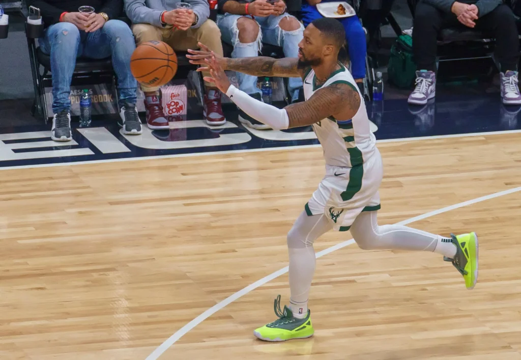 Damian Lillard em quadra na NBA