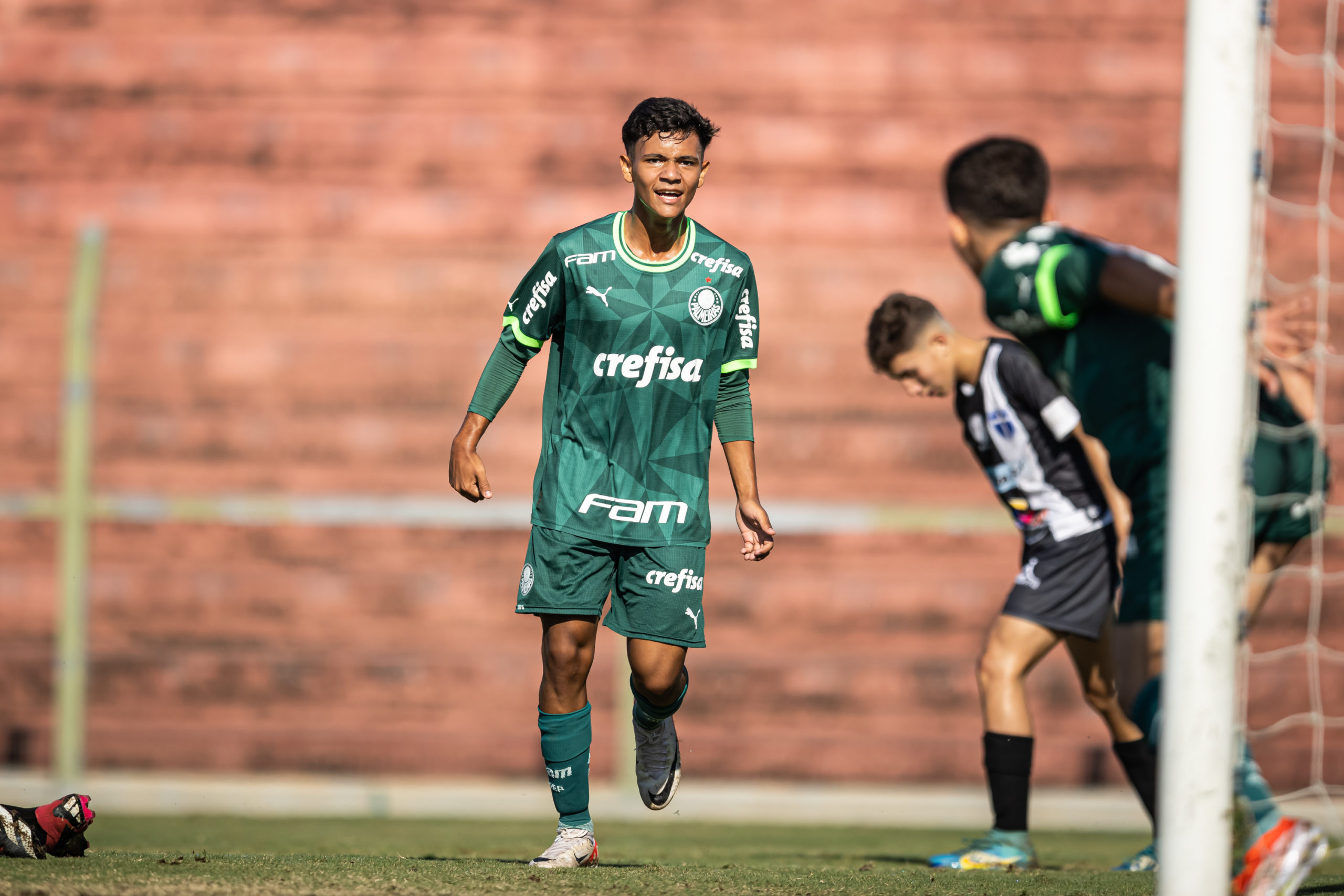 Sub-15 do Palmeiras goleia Atlético Mogi e sub-17 empata pelo Paulista de Base.