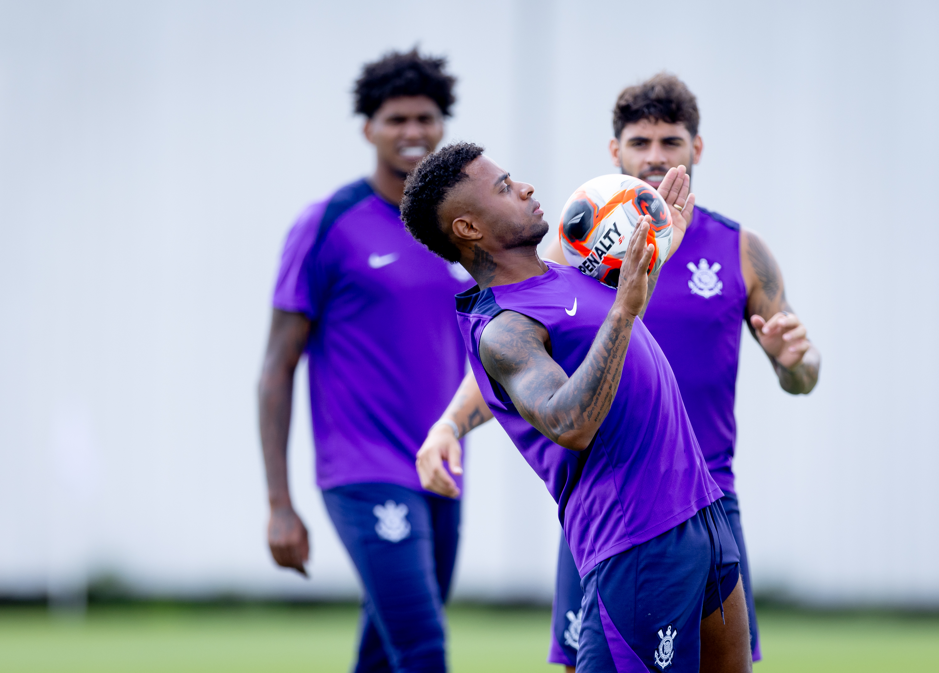 Corinthians estende empréstimo de Diego Palacios e fortalece lateral com novo acerto