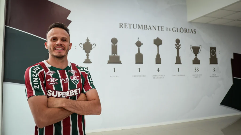 Fluminense confirma a contratação do lateral Renê, ex-Internacional e Flamengo