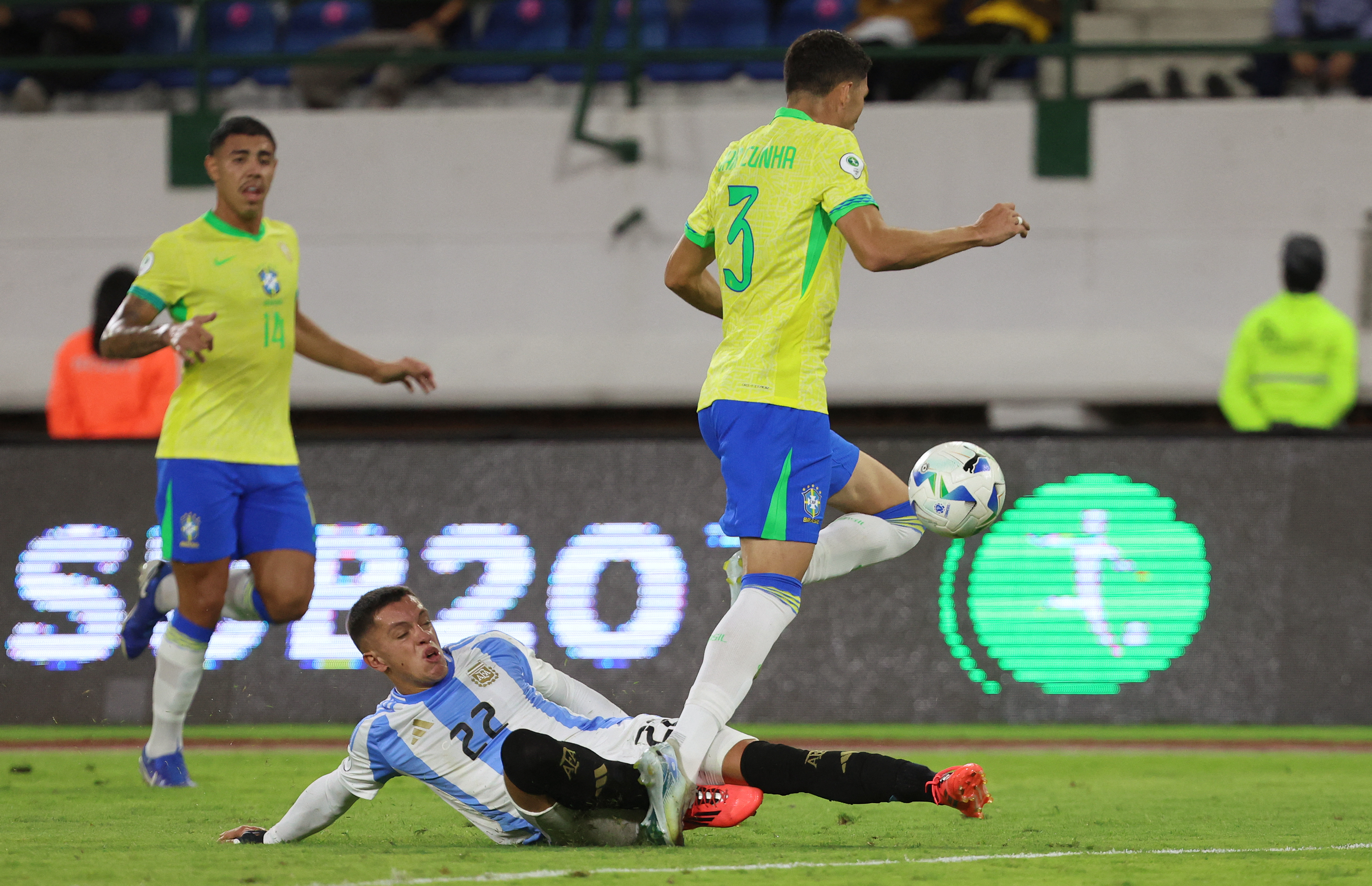Confira imagens do duelo entre Brasil e Argentina pelo Sul-Americano ...
