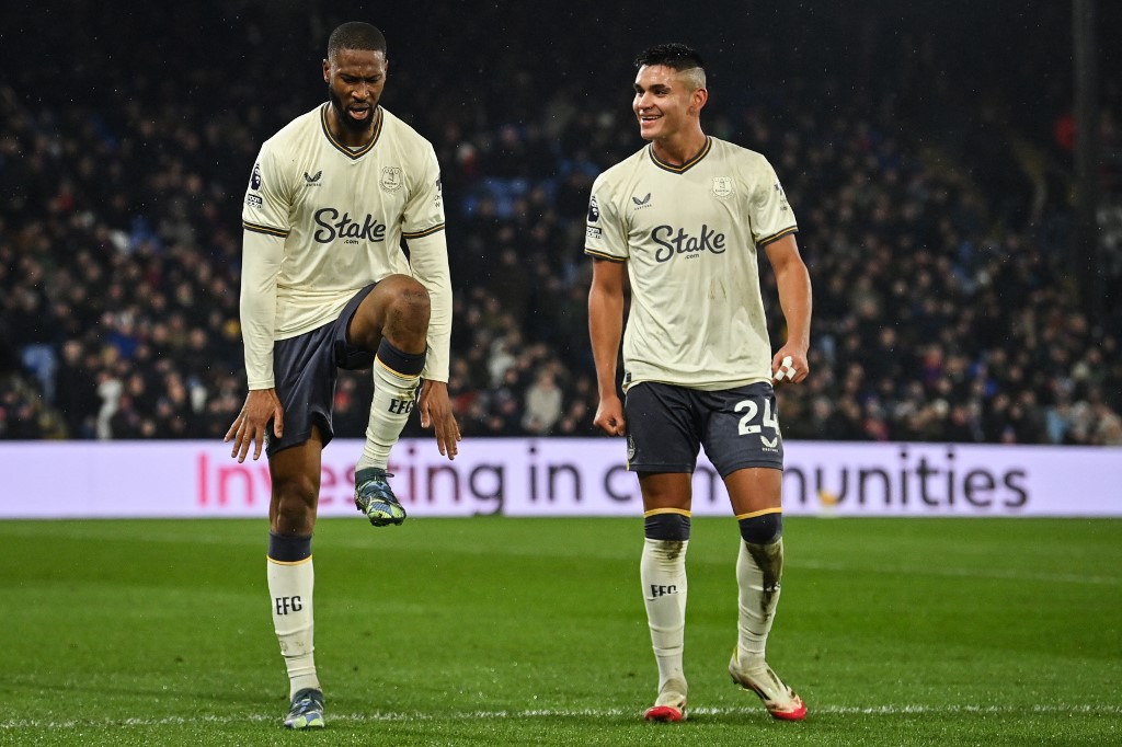 Alcaraz deseja permanecer na Inglaterra após empréstimo pelo Flamengo