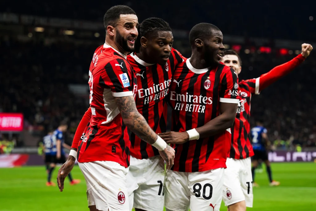 Milan entra em campo pela Liga dos Campeões na fase de playoffs