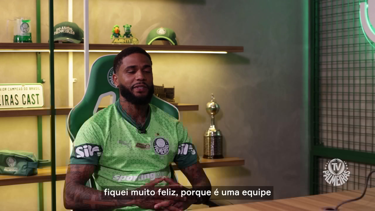 Micael realiza sonho ao chegar ao Palmeiras: 