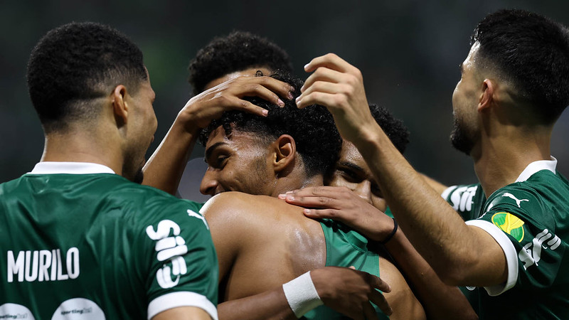 Palmeiras vence, mantém chance de classificação e decide vaga no Paulista.
