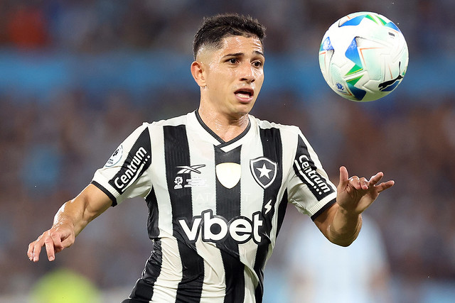 Savarino comanda ações ofensivas do Botafogo em empate amargo