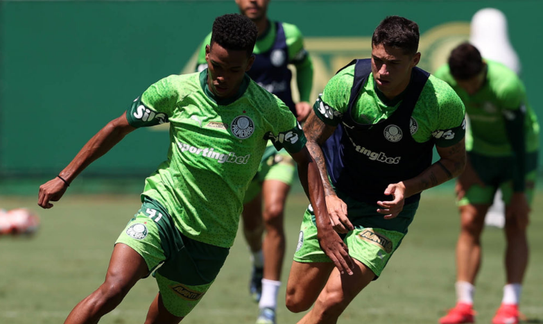 Treino tático e finalizações: preparação intensa do Palmeiras para jogo importante.