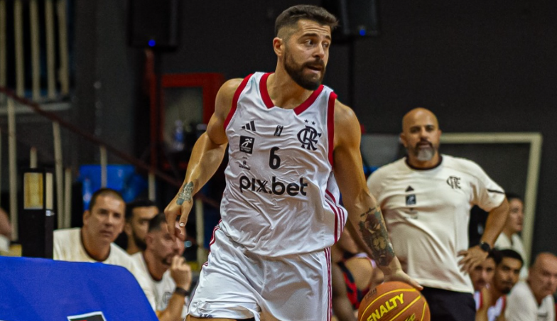 Vice-líder flamengo vence pato e conquista quarto triunfo seguido no NBB.