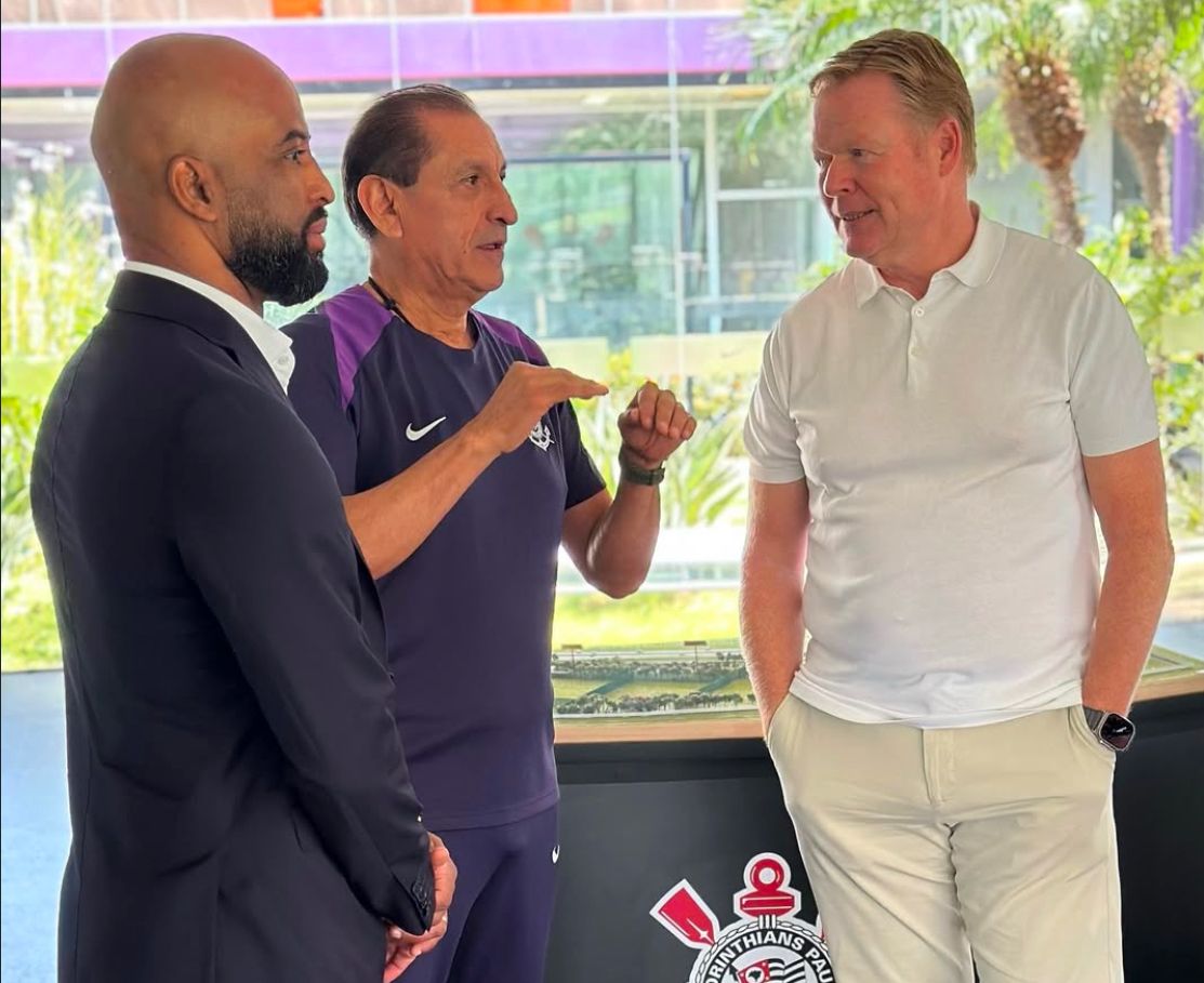 PRESENÇA ILUSTRE! Treinador dos Países Baixos visita CT do Corinthians