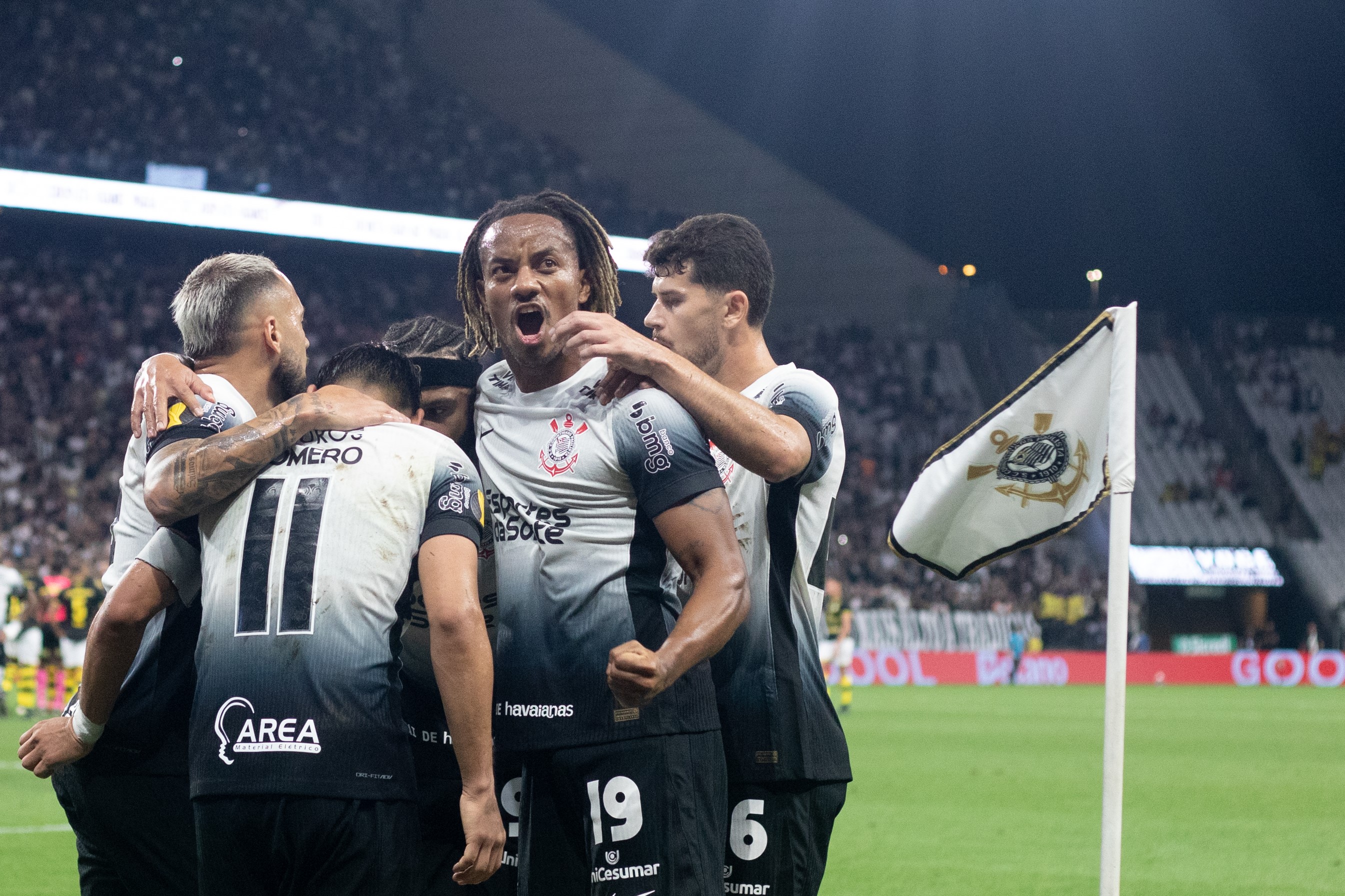 INVENCÍVEL EM CASA! Corinthians busca avanço na Libertadores com invencibilidade na Neo Química Arena.