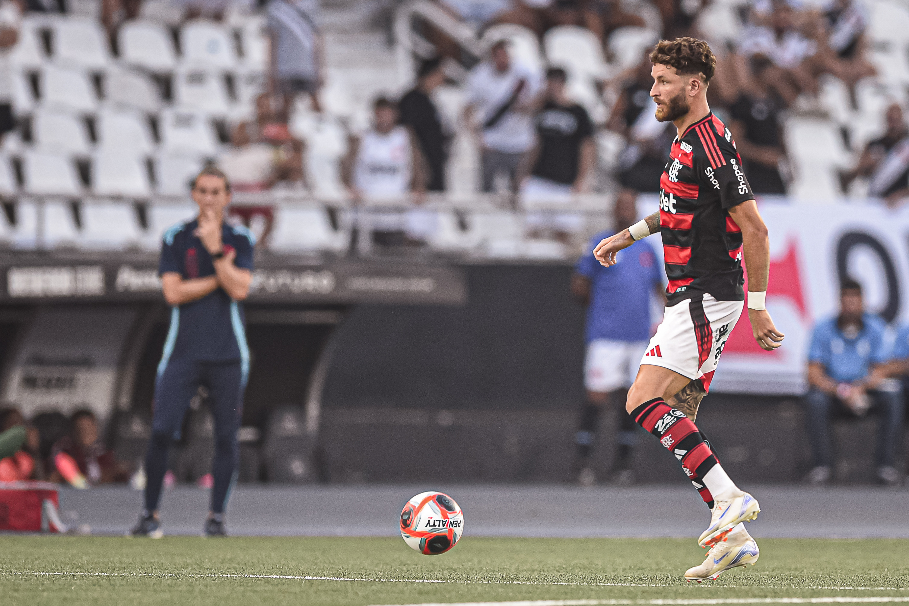 Análise da Vitória do Flamengo e Escolha Polêmica do Vasco por Nilton Santos