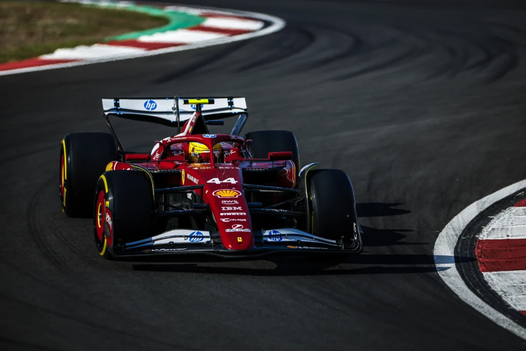 Lewis Hamilton larga em primeiro na corrida sprint do GP da China de F1