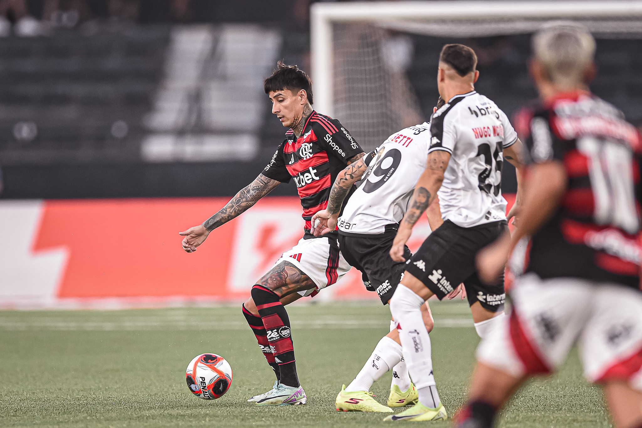 Vasco e Flamengo: Imagens do Clássico no Campeonato Carioca