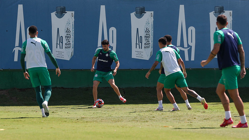 Palmeiras intensifica treino com reforços visando clássico contra São Paulo no Paulista.