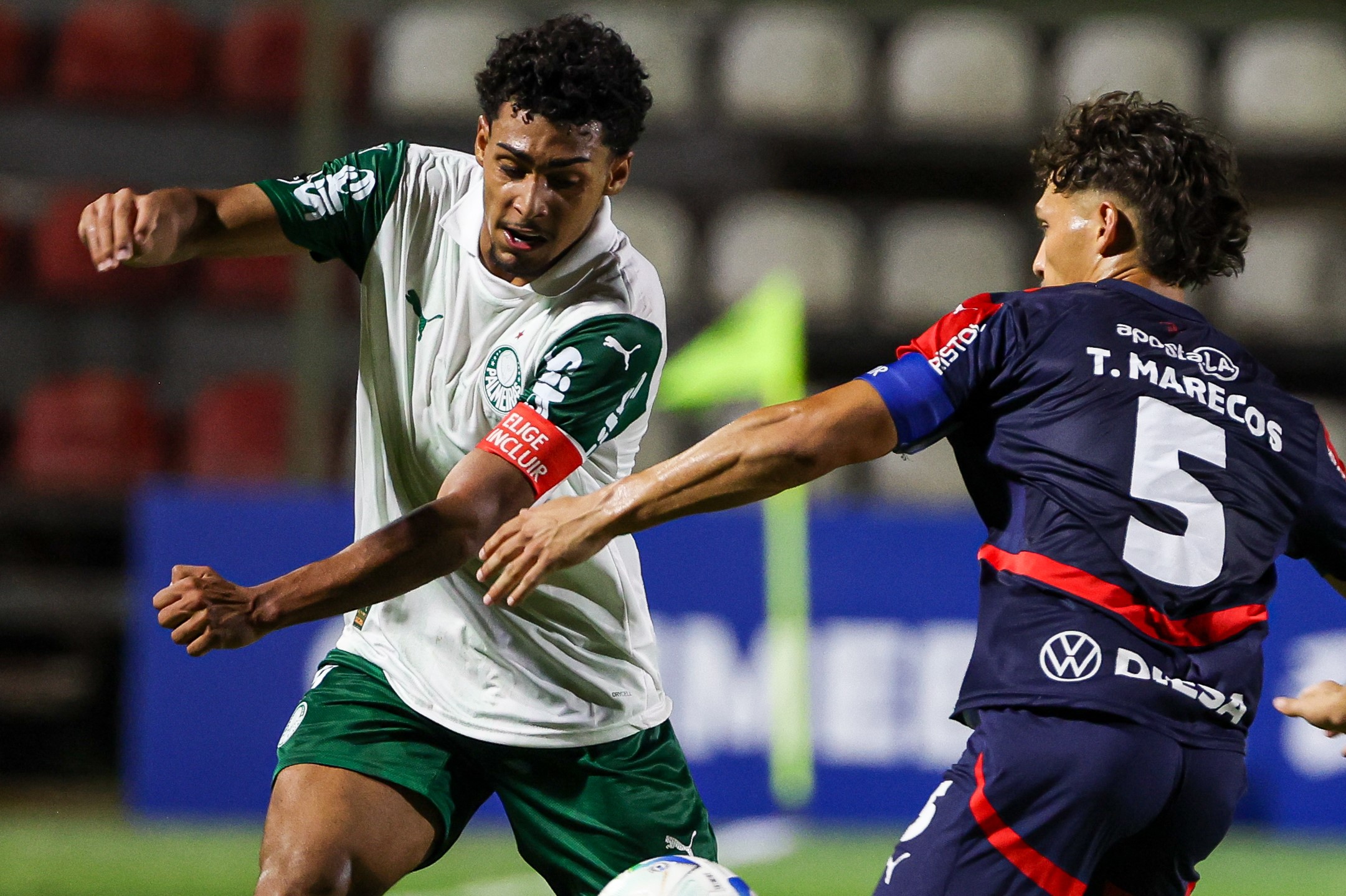 Cbf critica sanções da Conmebol ao Cerro Porteño por racismo no futebol.