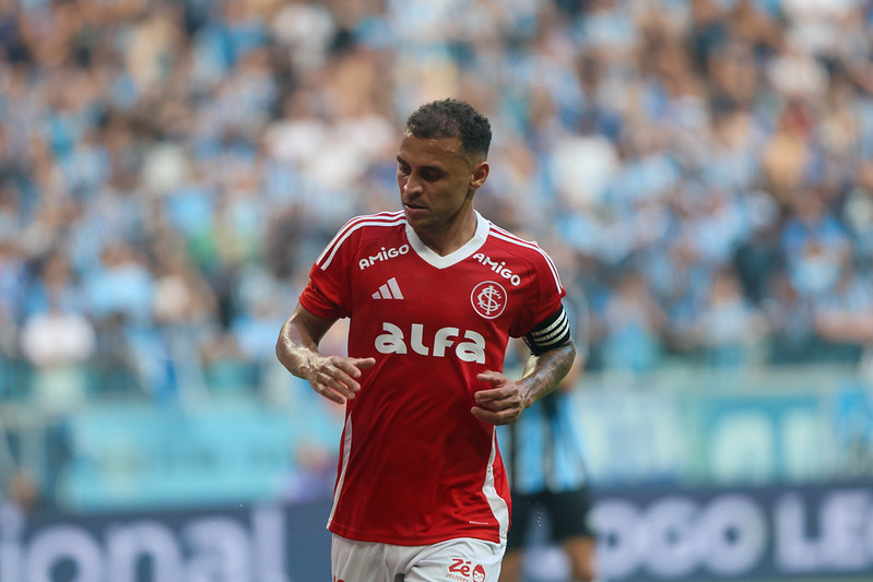 Veja fotos de Grêmio x Inter pelo jogo de ida da final do Campeonato ...