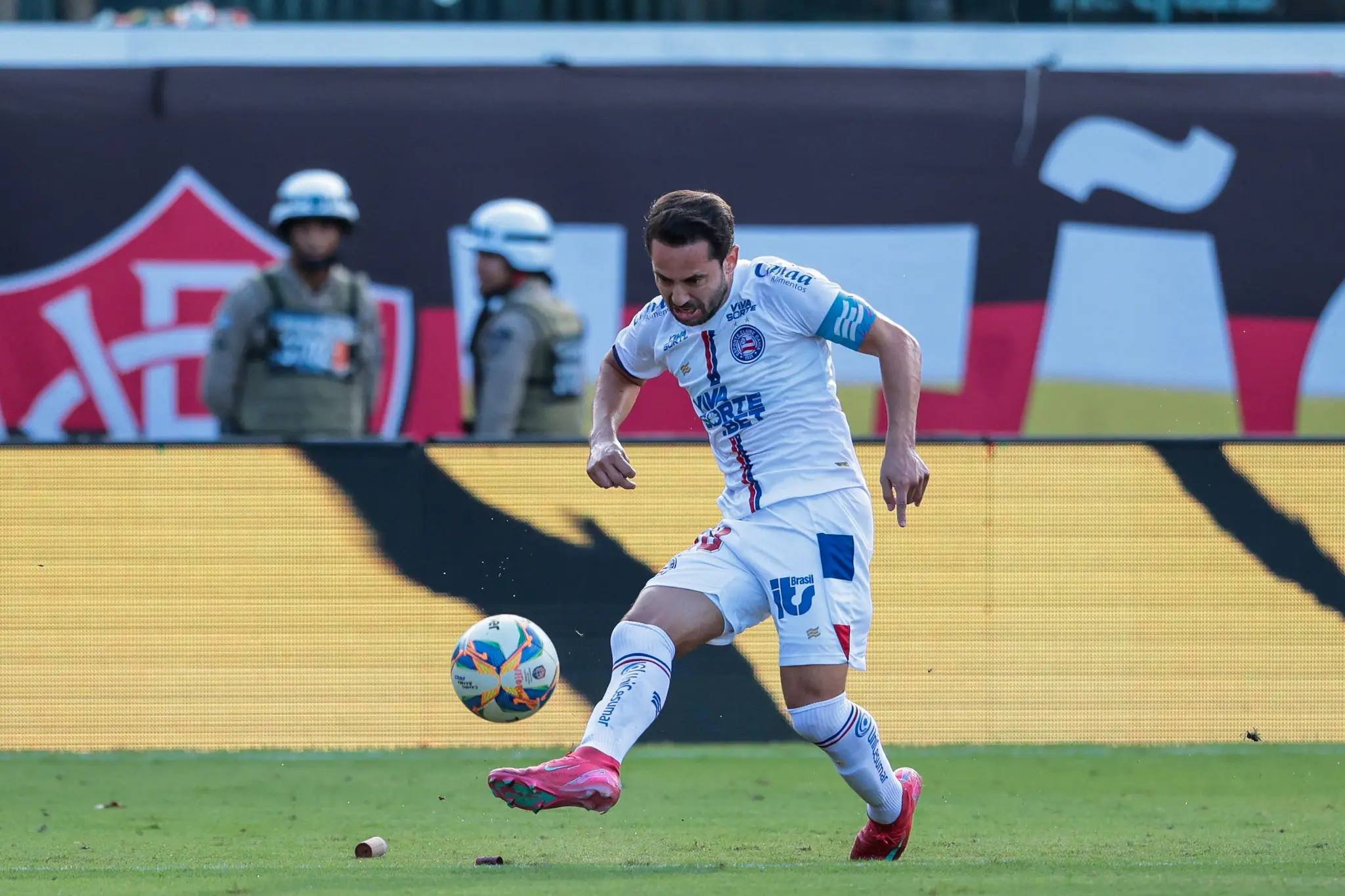 Após vice em 2024, Everton Ribeiro comemora primeiro título pelo Bahia: "Muito feliz" Imagem ilustrativa para a matéria