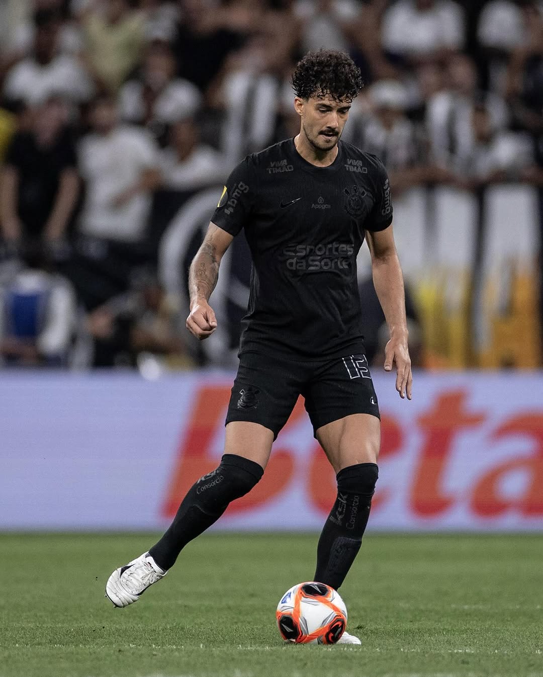 Gustavo reconhece desentendimento com Memphis em jogo do Corinthians no Equador, porém minimiza: 