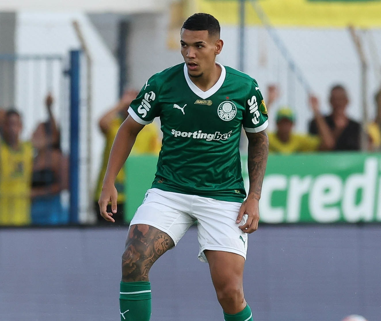 Negociações entre Red Bull Bragantino e Palmeiras por contratação de Naves.