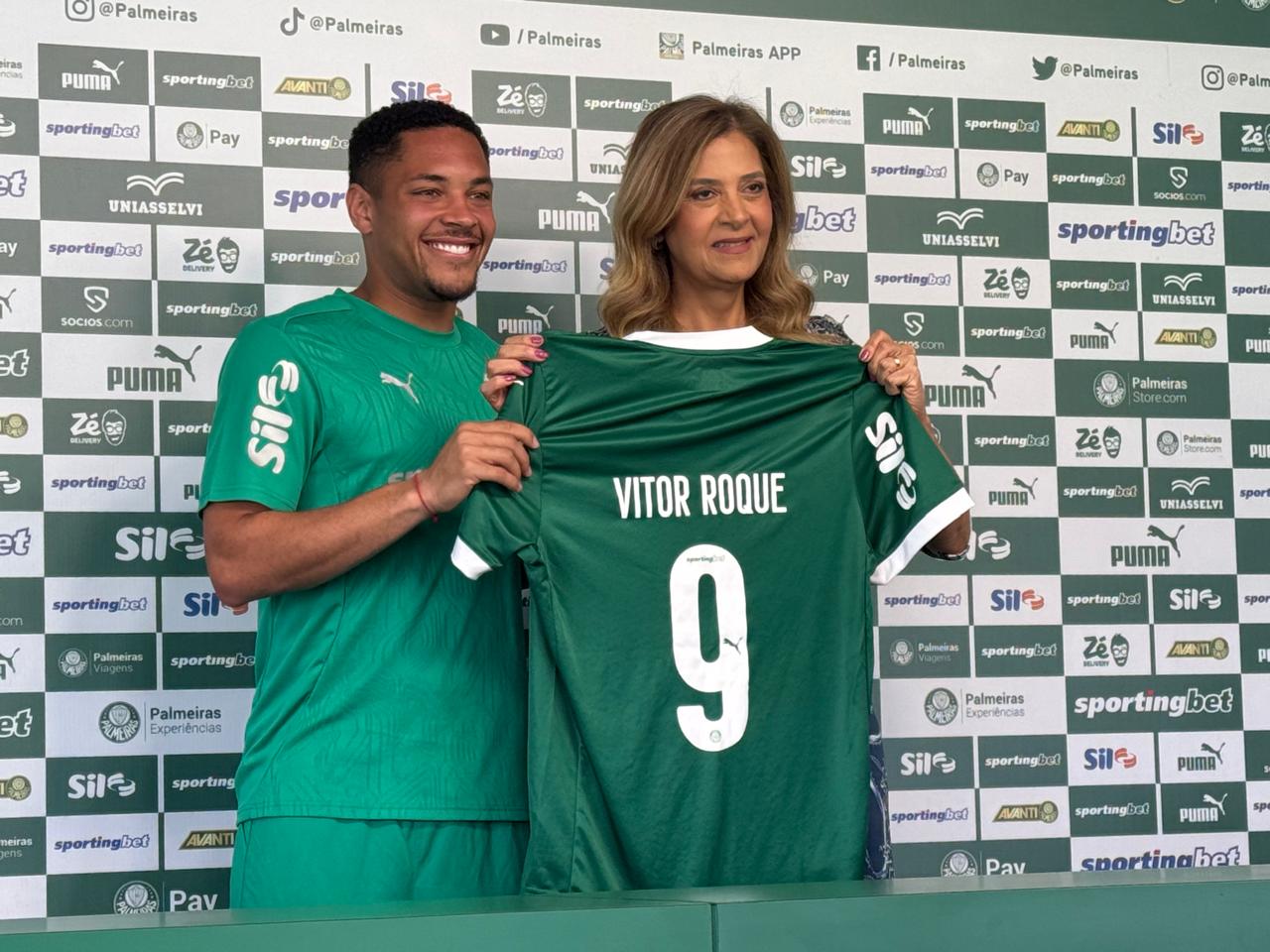 Vitor Roque assume a camisa 9 e dois jogadores mudam de numeração no Palmeiras