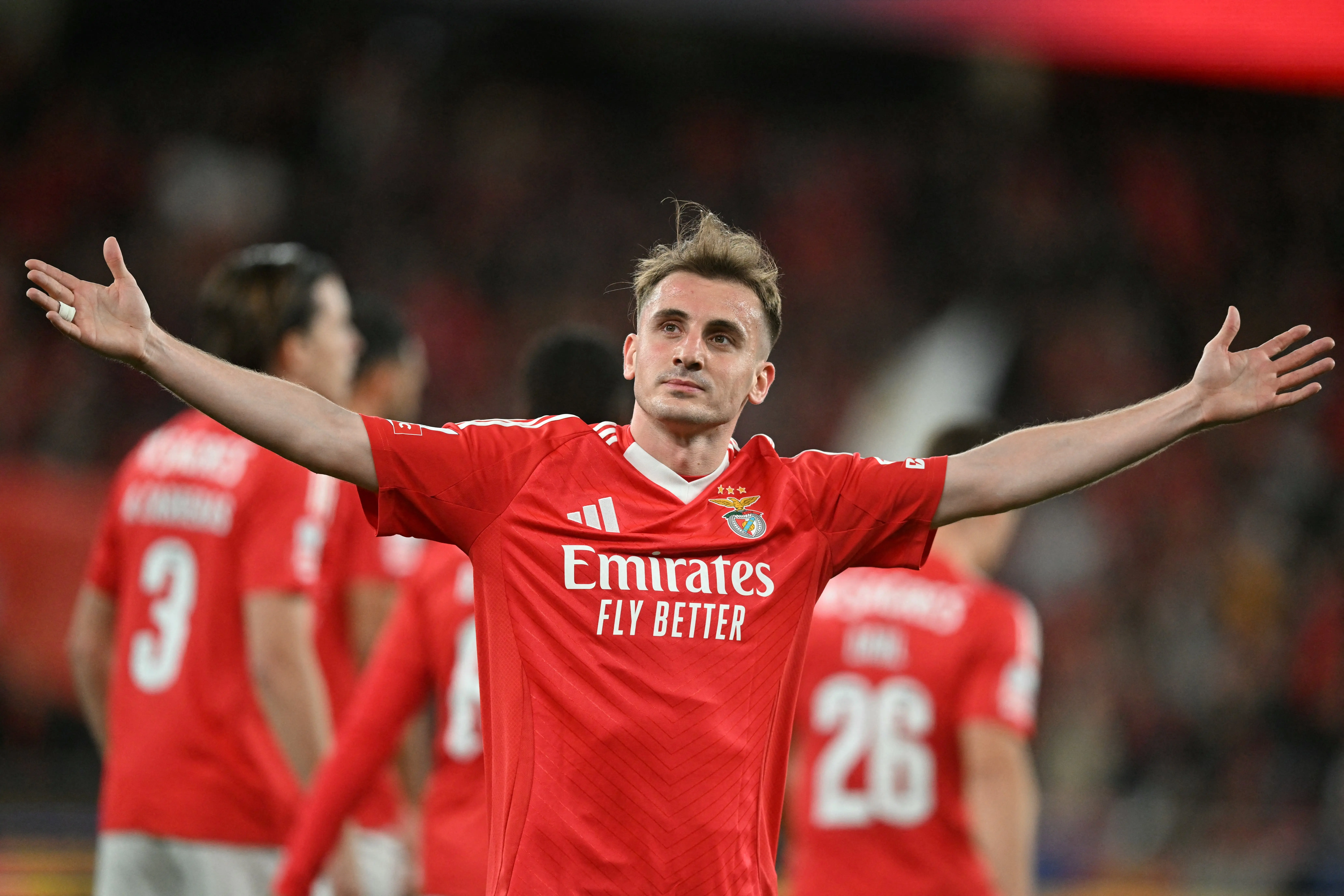 Benfica bate Farense e impede Sporting de ser líder isolado do Português Imagem ilustrativa para a matéria