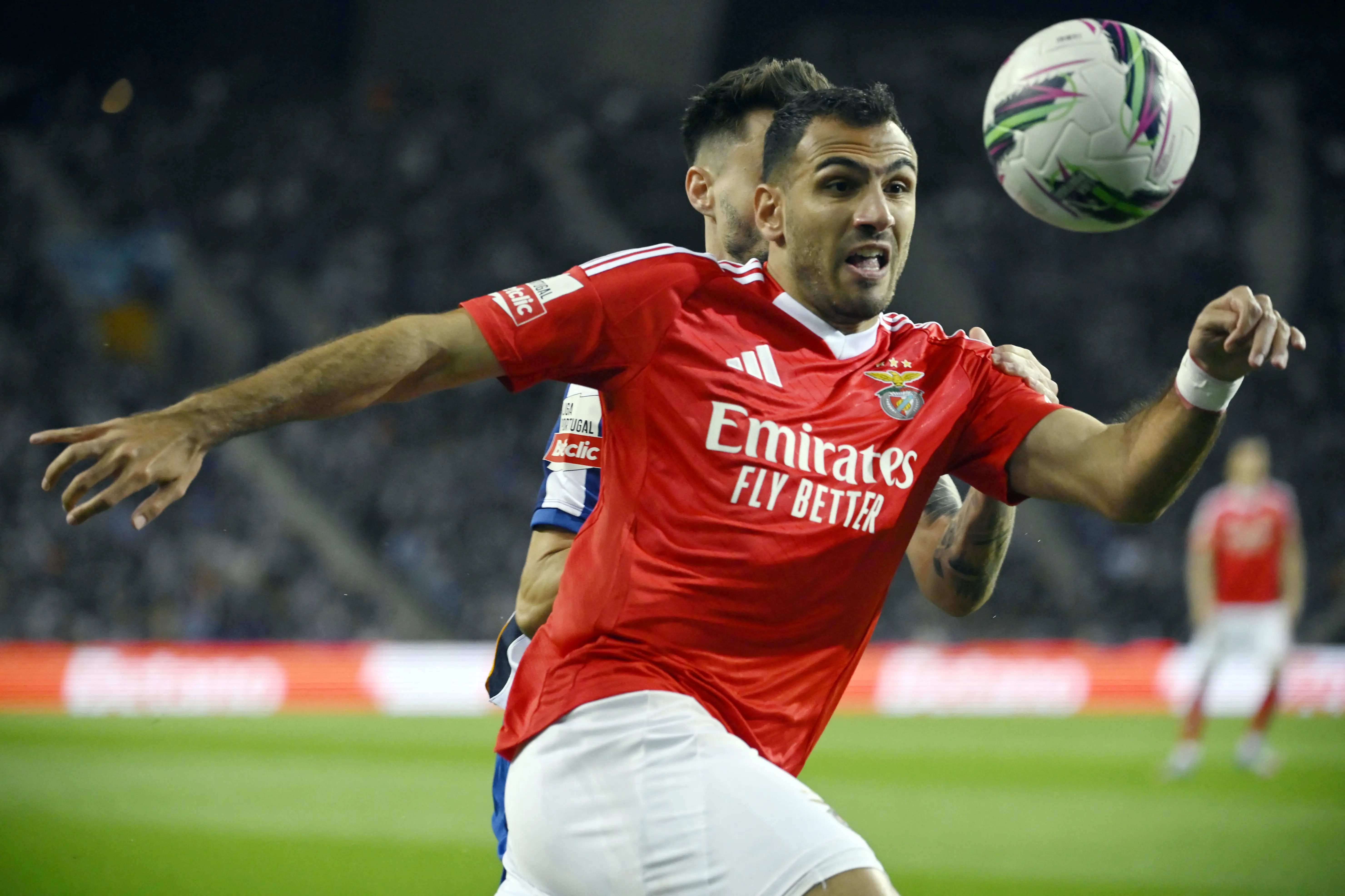 Veja galeria de fotos do jogo entre Porto e Benfica pelo Campeonato Português Imagem ilustrativa para a matéria