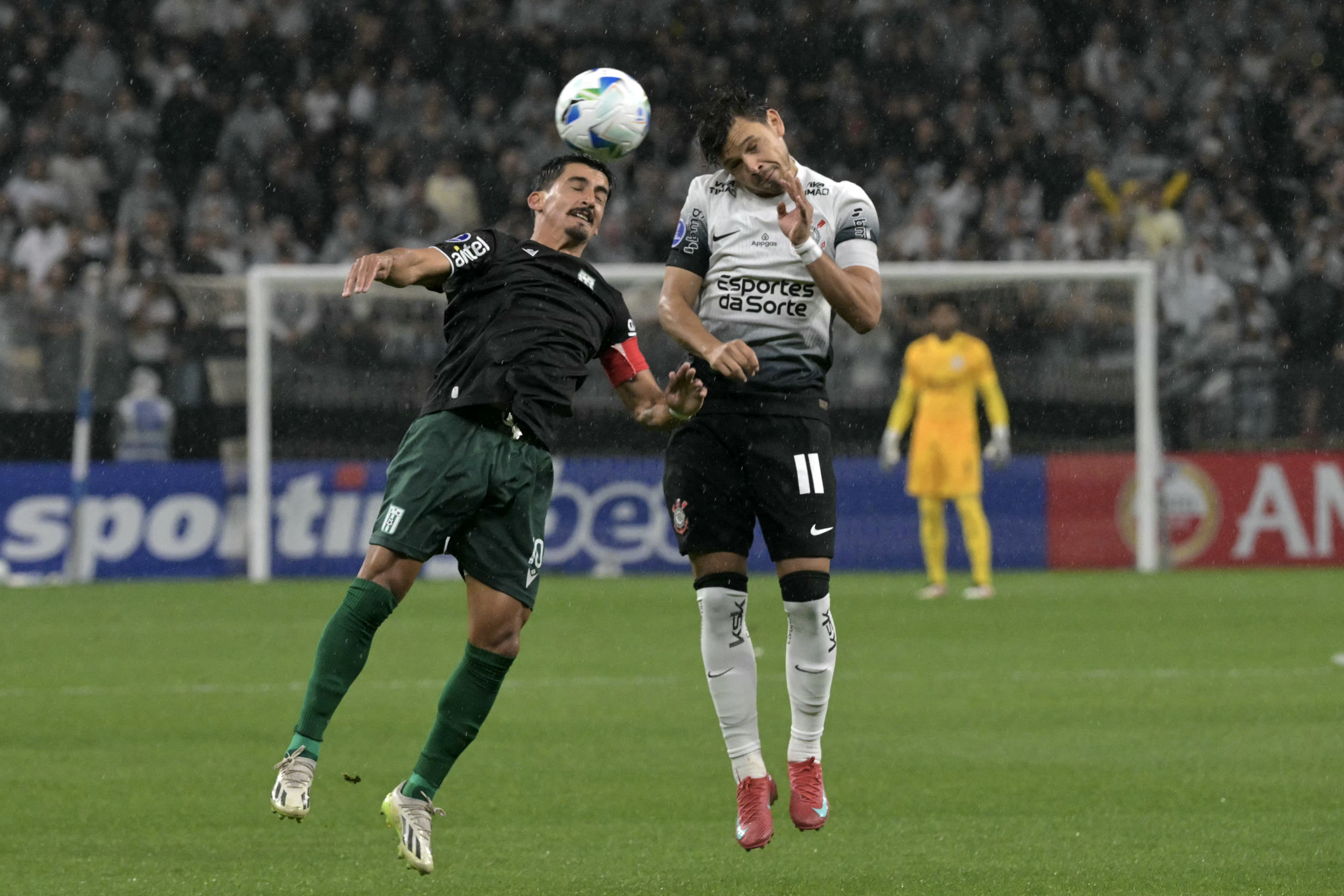 Duelo entre Corinthians e Racing-URU: Imagens da Partida pela Sul-Americana