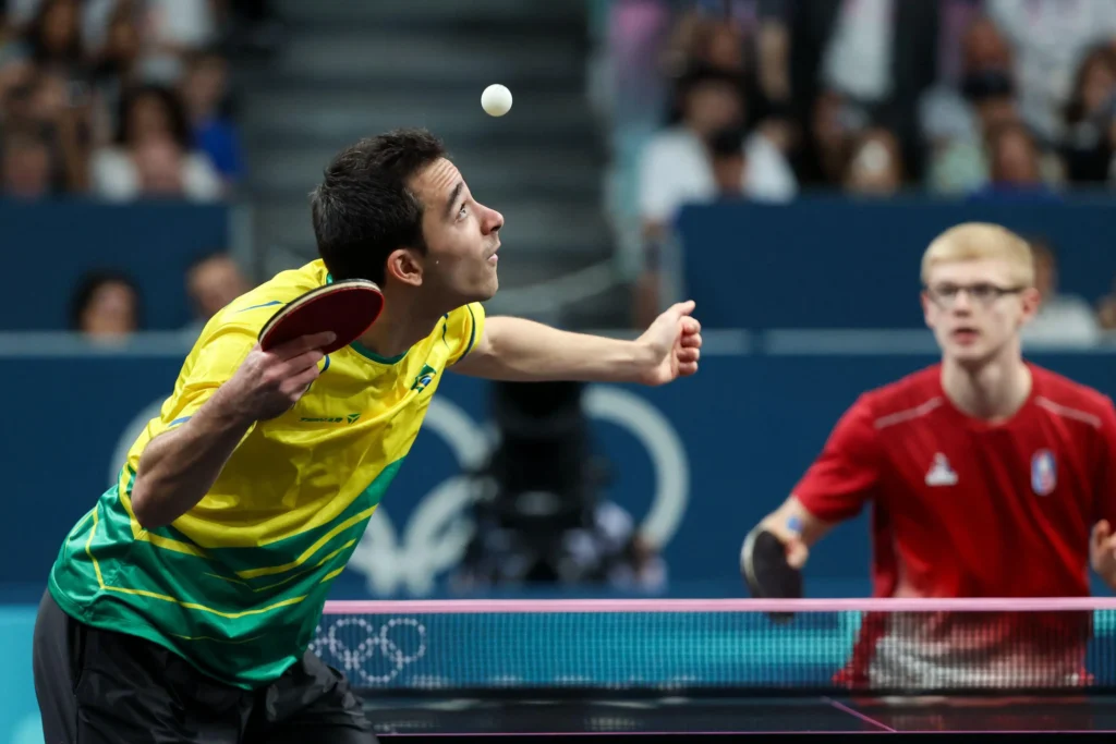 Hugo Calderano em ação nos Jogos Olímpicos pelo Brasil