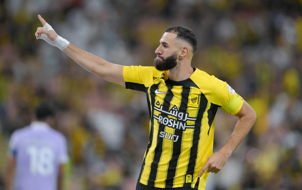 Karim Benzema em ação pelo Al-Ittihad, time do Campeonato Saudita