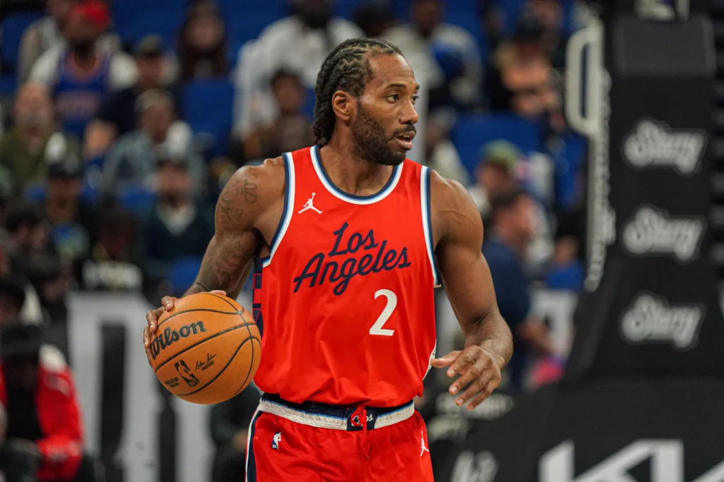 Los Angeles Clippers de Kawhi Leonard entra em quadra hoje pela NBA