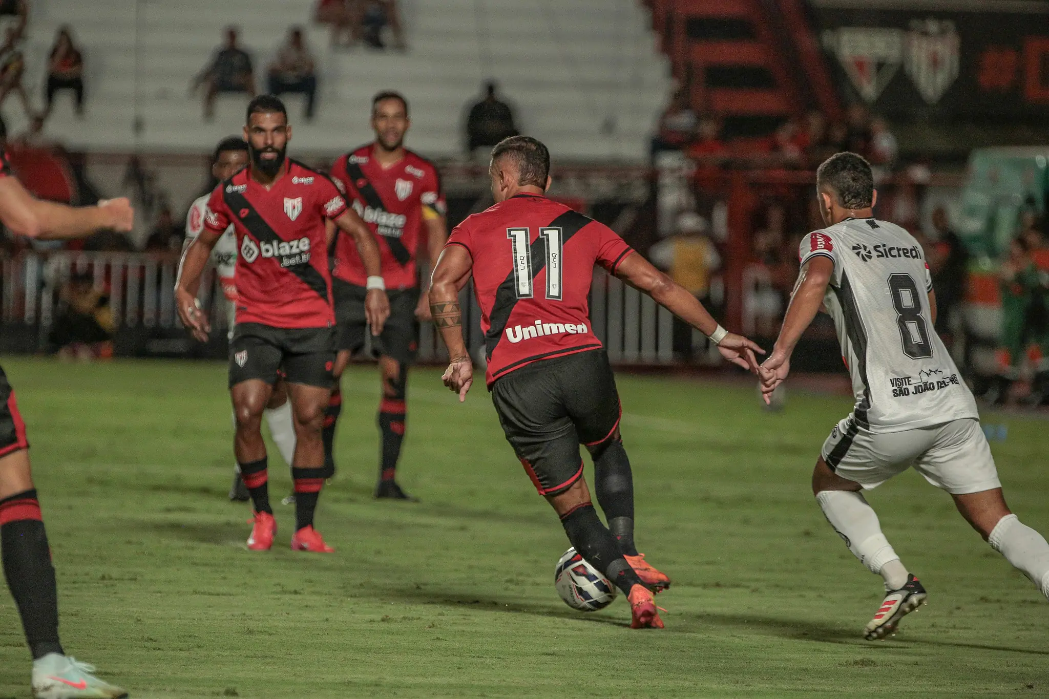 De virada, Atlético-GO vence o Athletic na estreia da Série B do Campeonato Brasileiro Imagem ilustrativa para a matéria