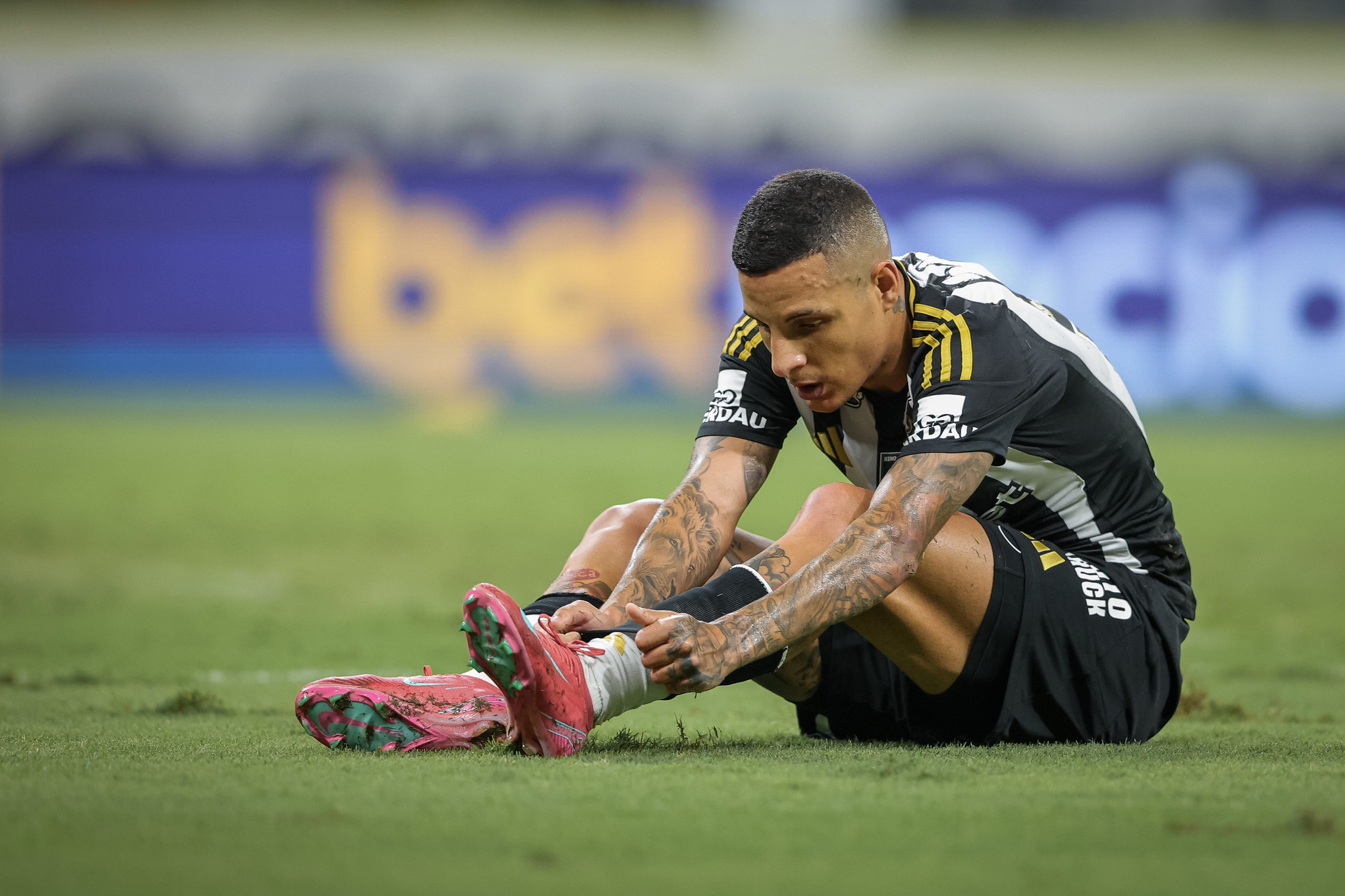 Organizada do Atlético-MG pressiona elenco após derrota para Botafogo