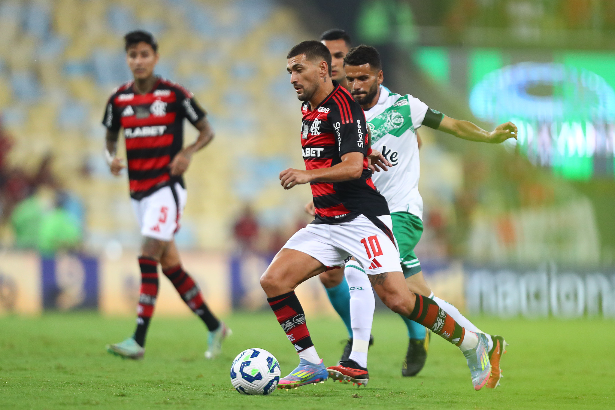 Galeria de Fotos do Duelo Entre Flamengo e Juventude: Destaques da Partida