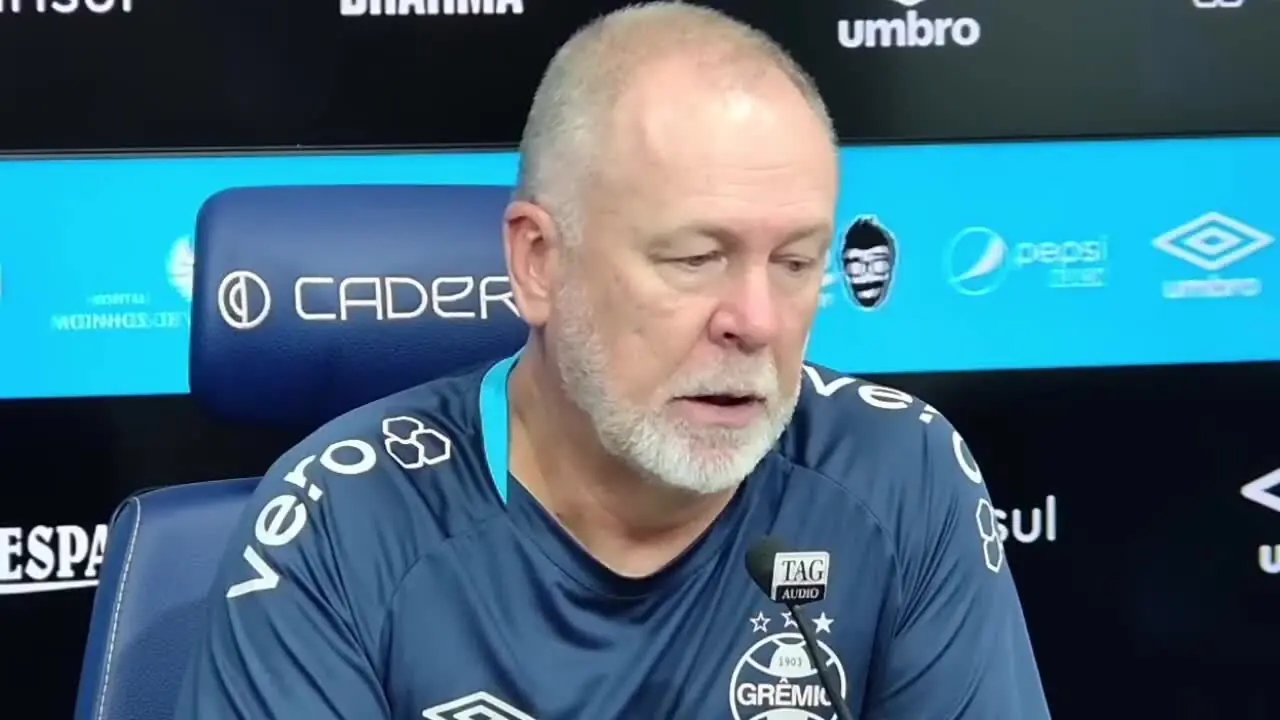 Adaptação ao sistema de jogo: Mano fala sobre ouvir jogadores do Grêmio e suas convicções táticas: "Preocupação é jogar para o grupo" Imagem ilustrativa para a matéria
