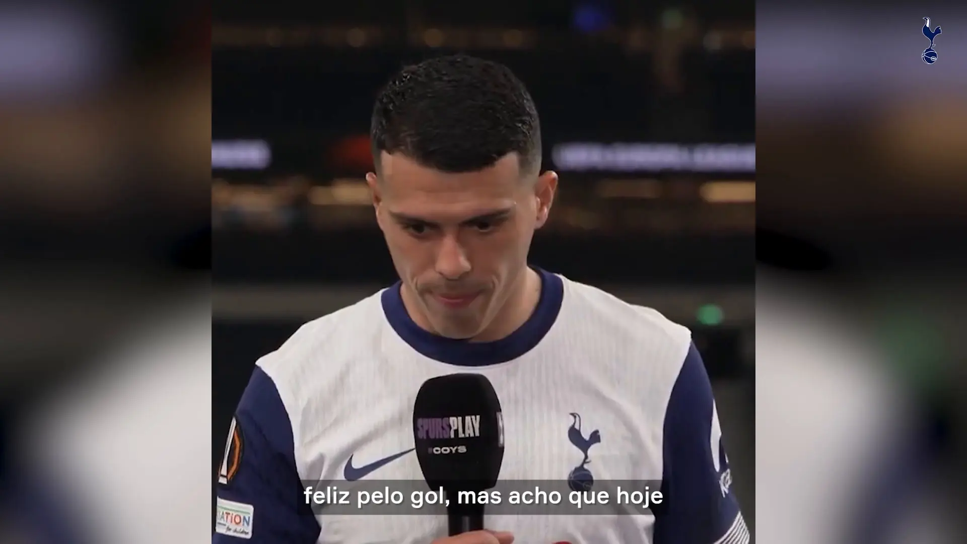 Jogador do Tottenham, Pedro Porro celebra gol, mas lamenta empate em casa contra o Eintracht Frankfurt Imagem ilustrativa para a matéria